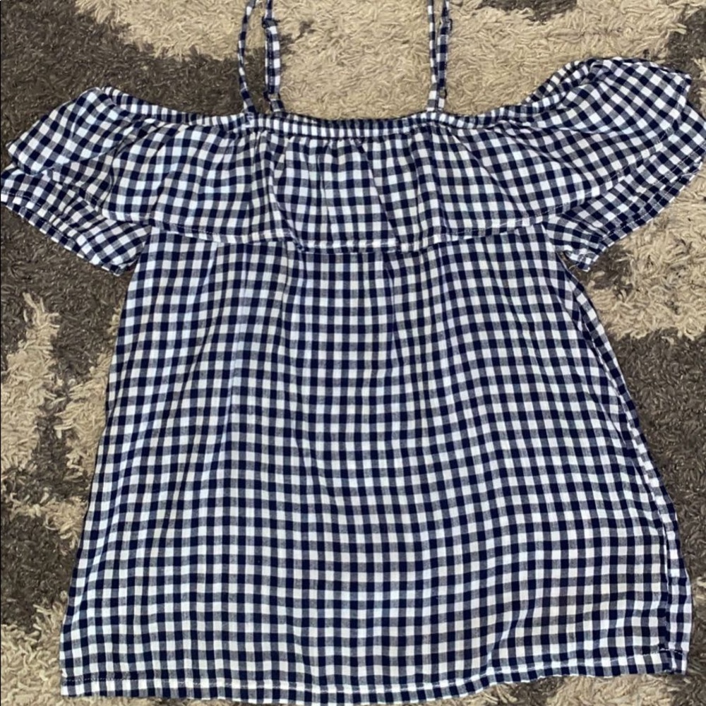 Off shoulder shirt